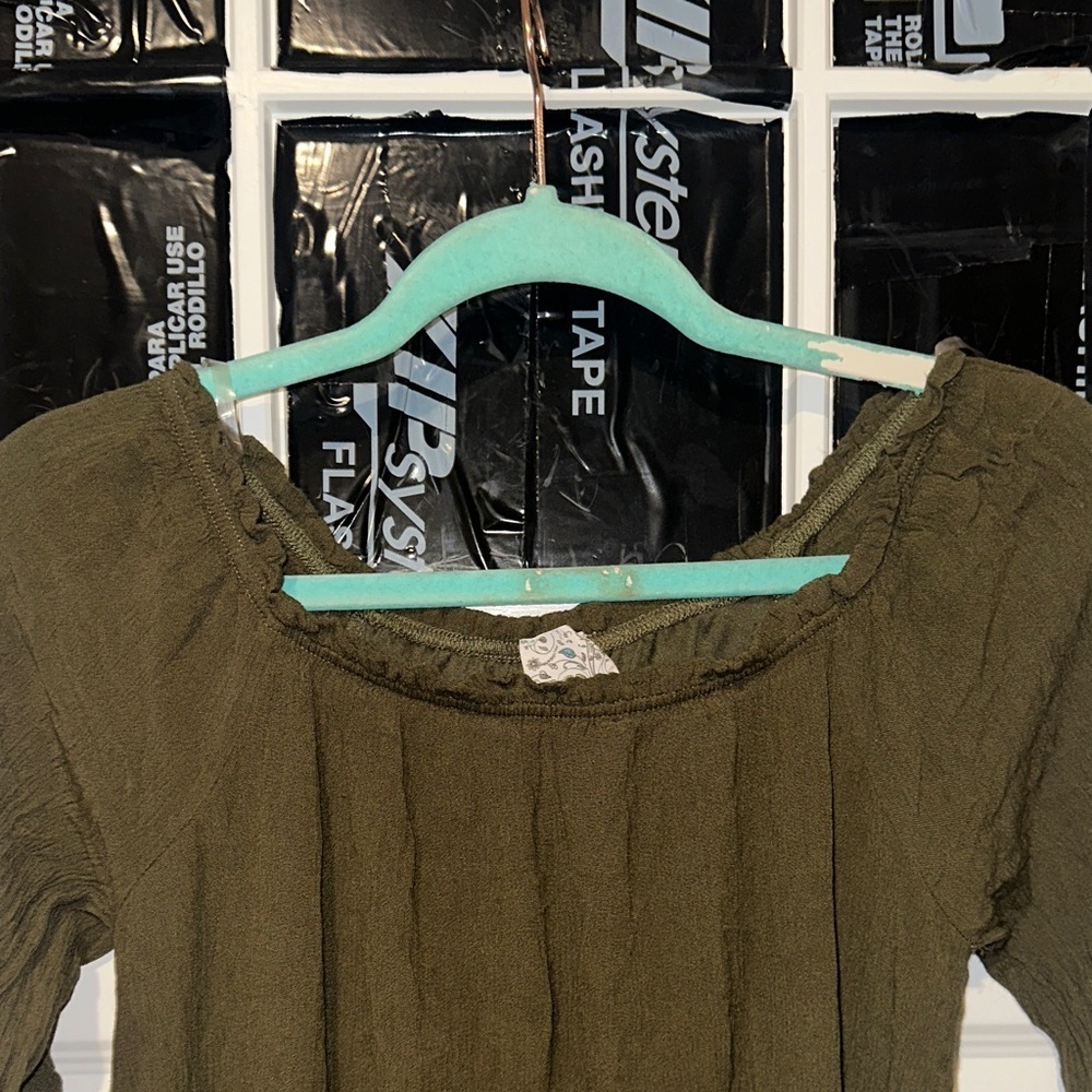 Elegant Olive Midi Dress with Ruffled Sleeves - Picture 3 of 6